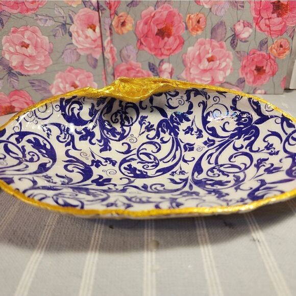DECOUPAGE CLAM SHELL DECOUPAGE PURPLE SWIRLS ON A CLAM SHELL TRINKET DISH - Picture 5 of 11